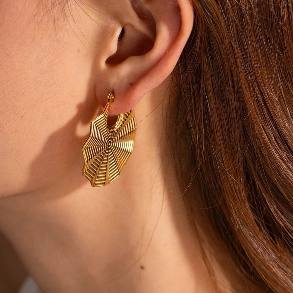 18k Gold Plated Scalloped Hoop Earrings